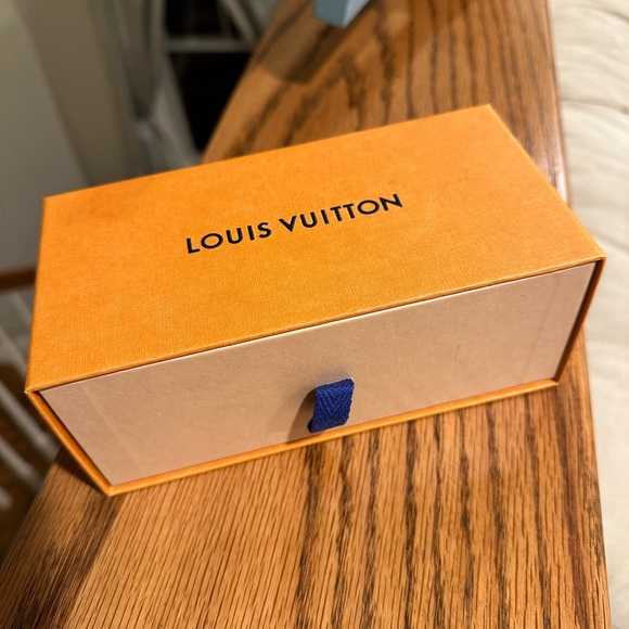 Louis Vuitton Sunglasses - Picture 14 of 15
